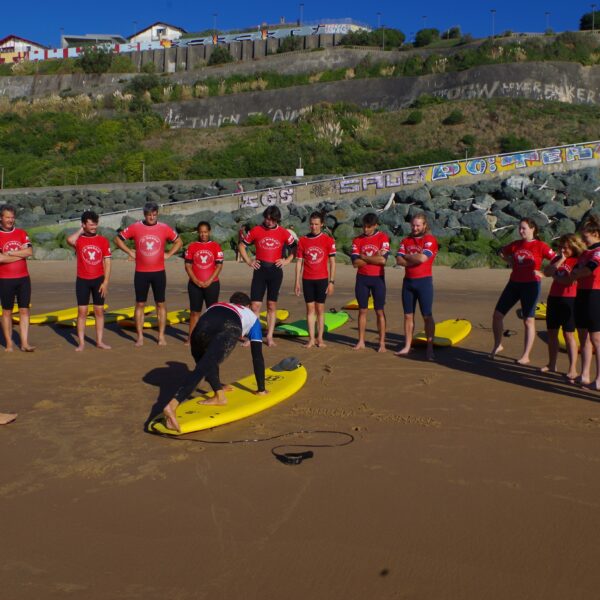 Cours de surf séminaire Team building Biarritz côte des basques